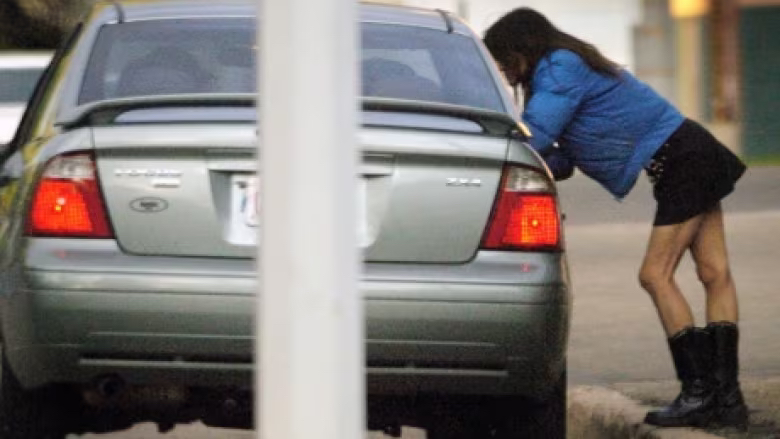 Edmonton police estimate only 20 per cent of the city's sex trade is on the street, while 80 per cent is online. (CBC)