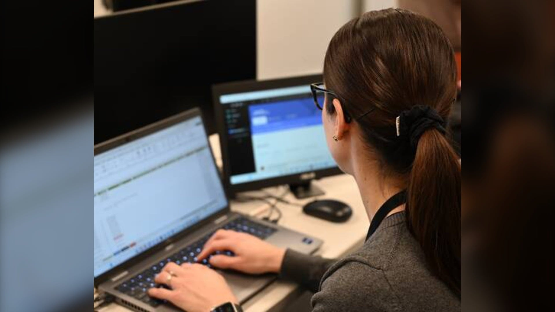 An RCMP analyst works on her laptop researching men seeking sexual services from undercover officers. Source: CHTU-BC.